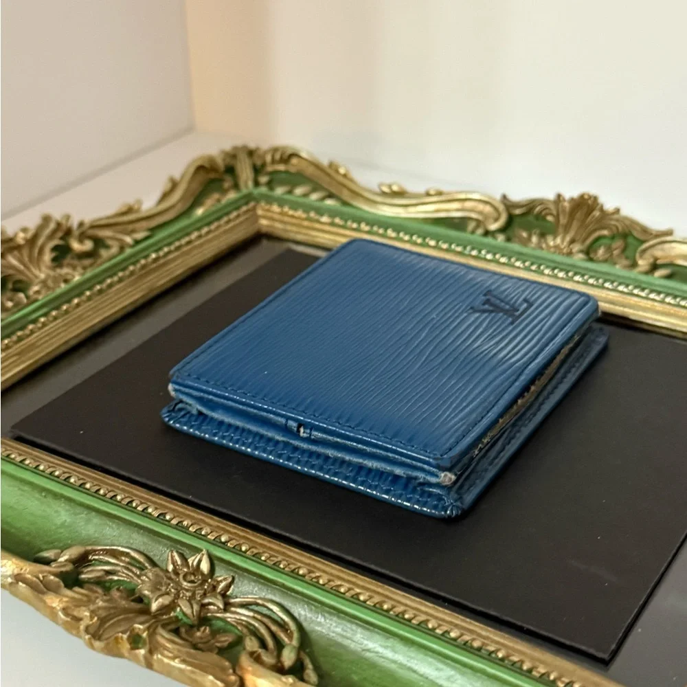 LOUIS VUITTON Epi Porte Monnaie Boite
Coin Purse - Picture 4 of 7
